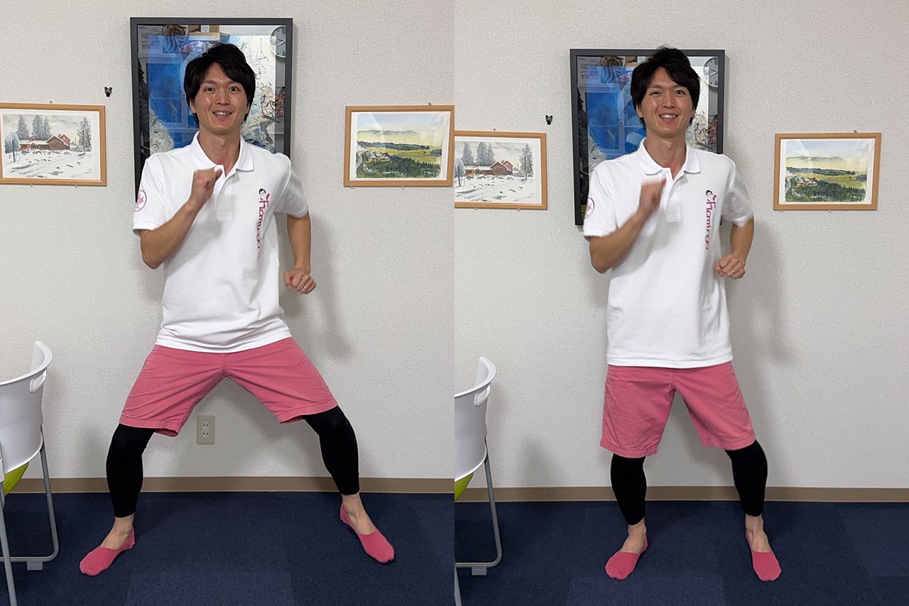 （3）ワイド足踏み［30秒］足を開くとき外もも（大腿筋膜張筋）が鍛えられる　閉じるときは内もも（大腿内転筋）が鍛えられる