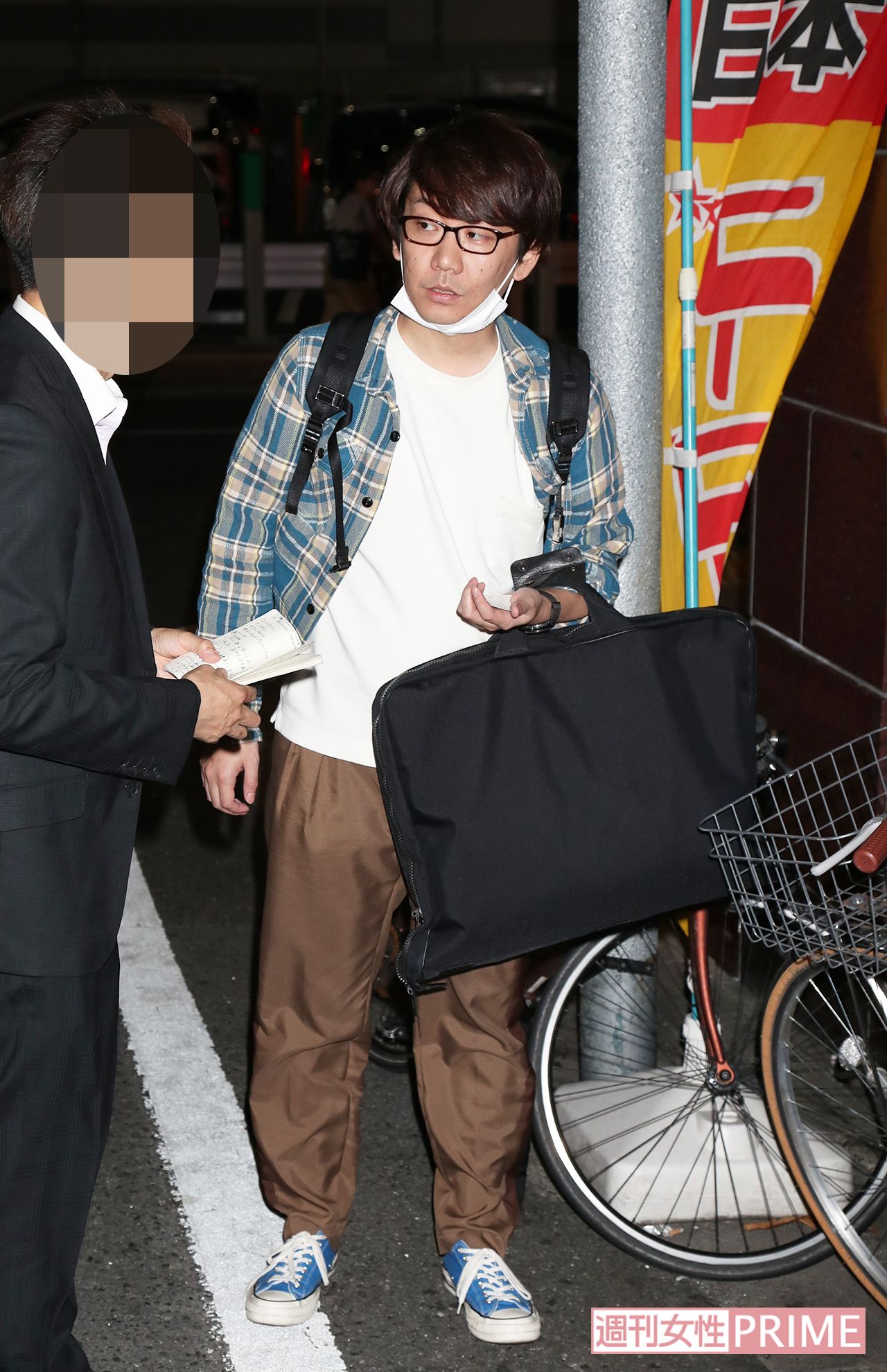 ライブ会場へやってきたところを直撃。この日は新作ネタを披露したという