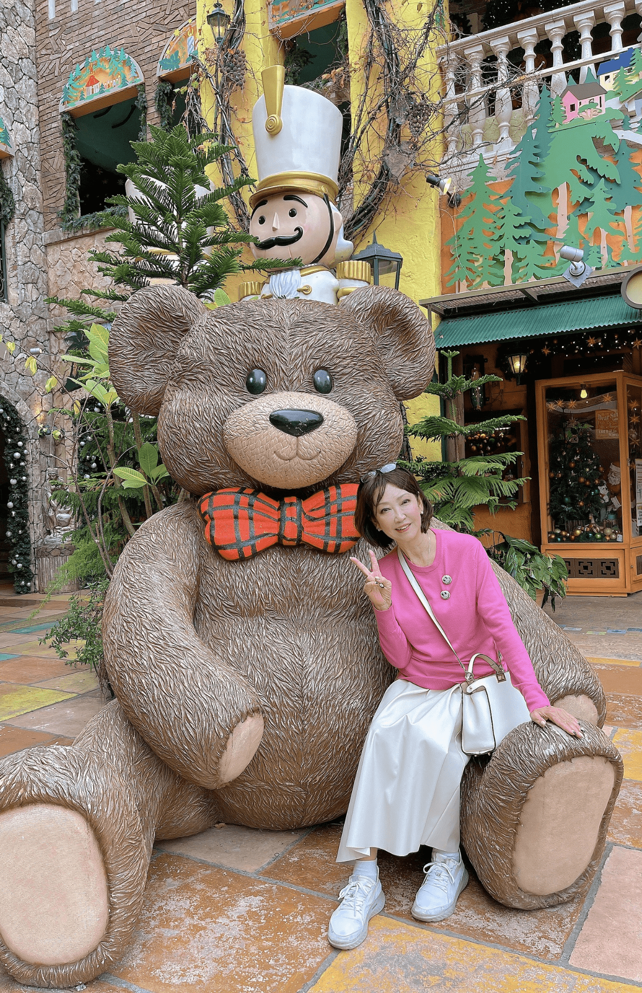 友人たちとの旅行を楽しむ春やすこさん（写真／本人提供）