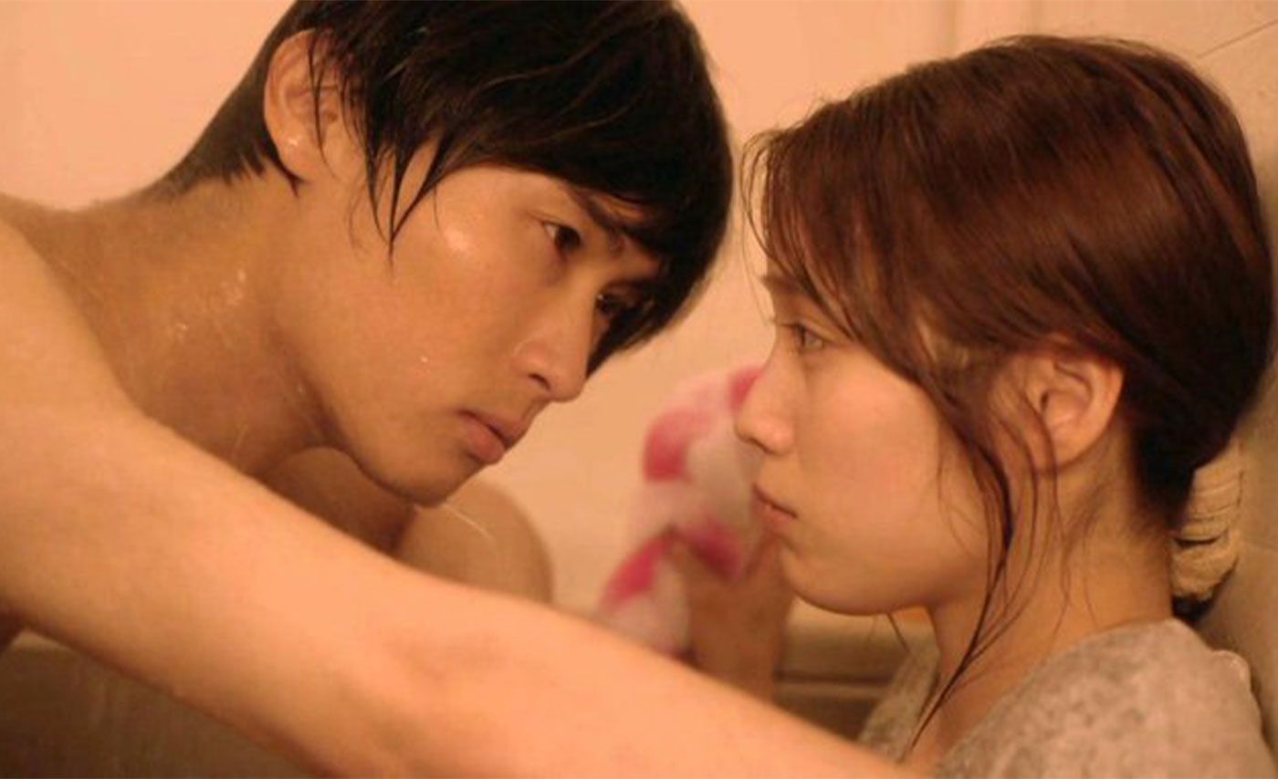 第5話では橋本良亮のお尻が見えるシャワーシーンや、濃厚なベッドシーンも登場