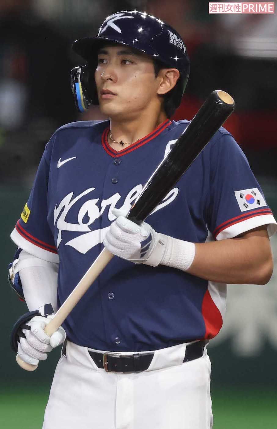 3月7日の日本vs韓国の試合でも『ヴァンクリーフ＆アーペル』のネックレスを着用していたイ・ジョンフ