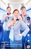 ANAの公式TikTokでアイドルさながらのダンスを披露する社員たち