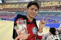 【WBC優勝の裏で】「ビールの売り子が女性ばかりは異様」ツイートに賛否両論！「女性のほうが向いている」…
