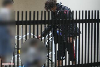 '09年、まだ幼かった息子とたわむれる近藤真彦