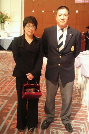 息子・剛暉さんも忙しい母を支えたひとり