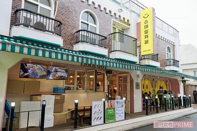 「スマイルカフェ」外観●東京都新宿区大久保1-17-16　TEL03-5272-6658　無休　Instagram：@smilecafe.tokyo