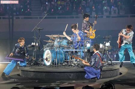 「みなさん本日は本当にありがとうございました。SUPEREIGHT、幸せです!」と言った安田に、「幸せです!」と大倉も続けた　撮影／高梨俊浩