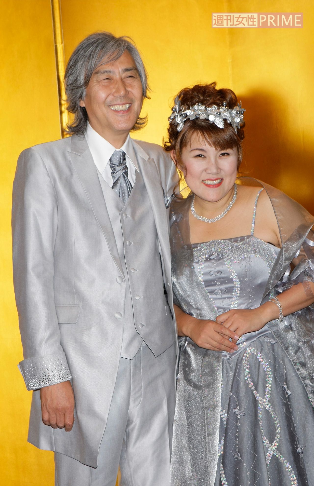 2010年の「山田邦子50歳、芸能生活30年、結婚10年」パーティーで、夫の後藤史郎さんと記念撮影