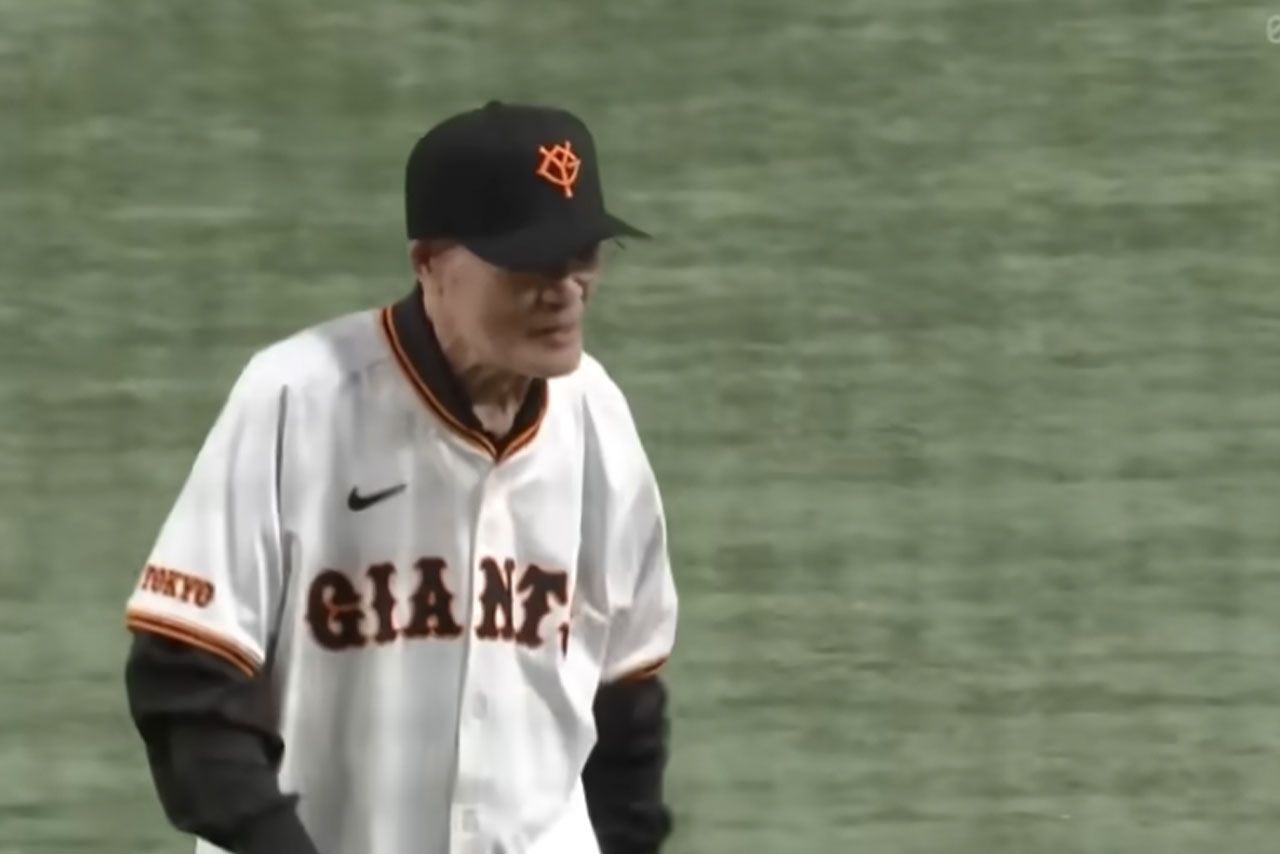 『王貞治デー』のファーストピッチに登場した張本勲（DRAMATIC BASEBALL 2024公式チャンネルより）