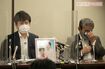 初公判の後、記者会見をした松永拓也さん(左)と上原義教さん('20年10月)