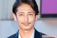 玉木宏が結婚報道後、初の公の場！　人さし指には輝く指輪が
