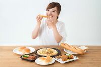 コンビニ食材でやせる組み合わせ12選「サラダチキンに味噌汁」「スイーツに昆布」