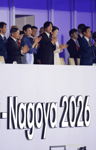 第20回アジア競技大会の開会式で拍手を送る天皇、皇后両陛下と秋篠宮ご夫妻(2026年9月19日)
