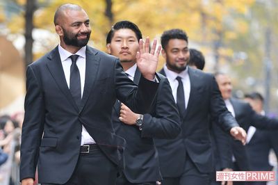 ラグビー日本代表が感謝のパレード、それでも「笑わない男」と「泣き続けた男」