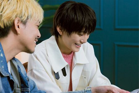 JUNON3月号の企画で、憧れの佐野岳さんとの対面を果たした佐藤倖斗さん　撮影／booro