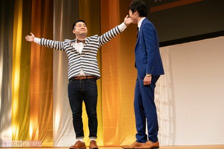 「第1回ジョイマン選手権」（18年開催）でネタを披露する和牛