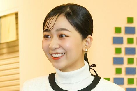 佳子さま『第57回なるほど展』で防災グッズに関心、黒のふんわりスカート×ツイードジャケットの春らしい装いを披露