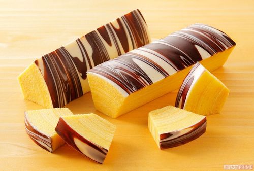 『三方六』は工夫を重ね、しっとり美味しく作れるように。現在は10切れにカットして販売