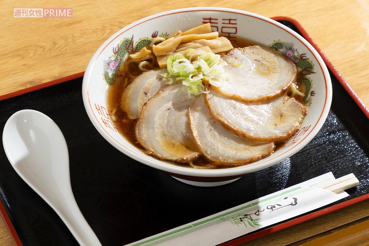 5食限定のチャーシュー麺は900円（税込み）。時間をかけて作られたチャーシューが絶品　撮影／斎藤周造
