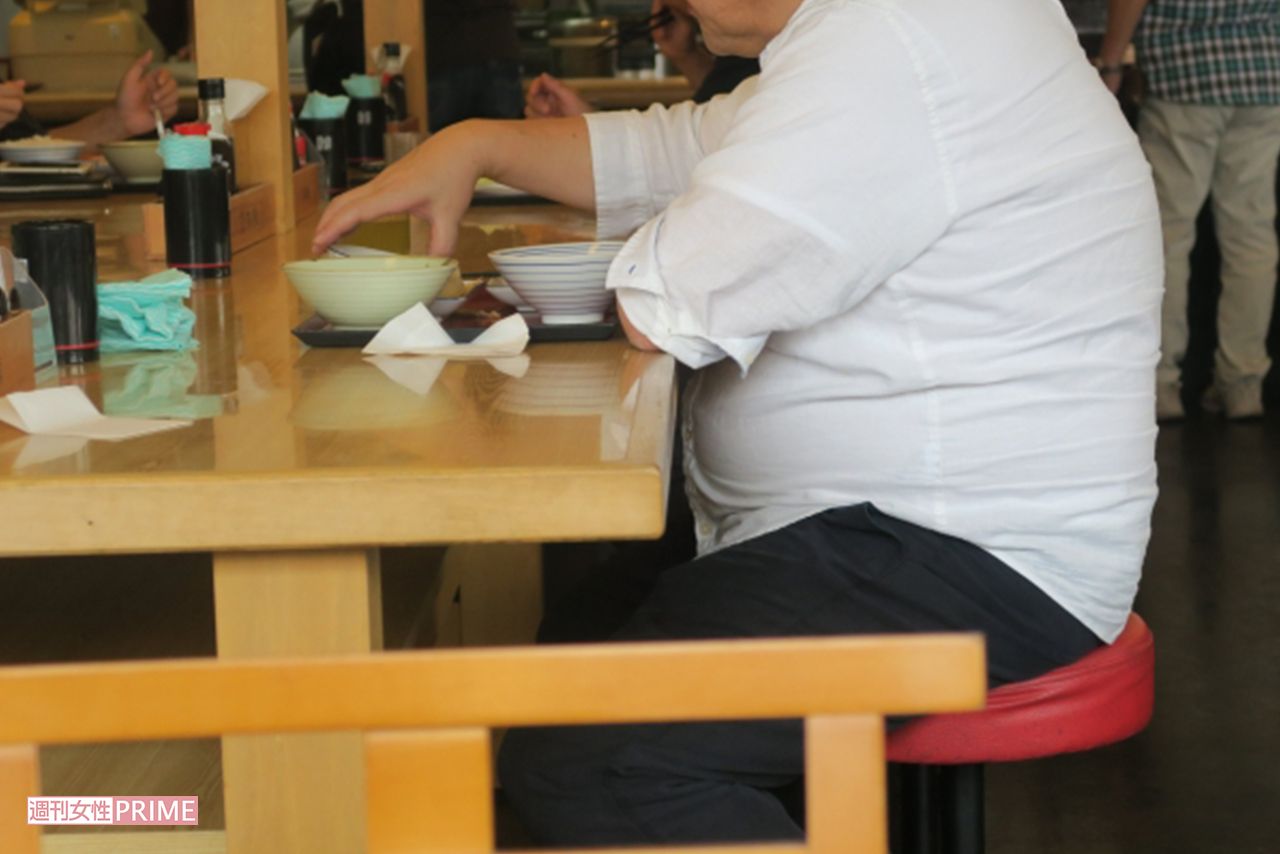 コロナ太り　※写真はイメージです