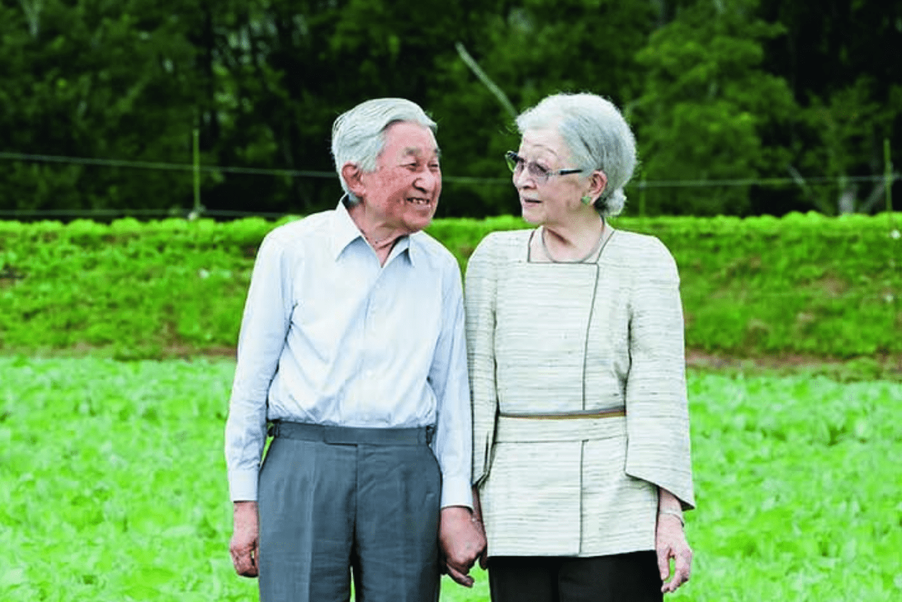 上皇さま、美智子さま　8月23日、大日向開拓地（長野県軽井沢町）をご散策（写真／JMPA）