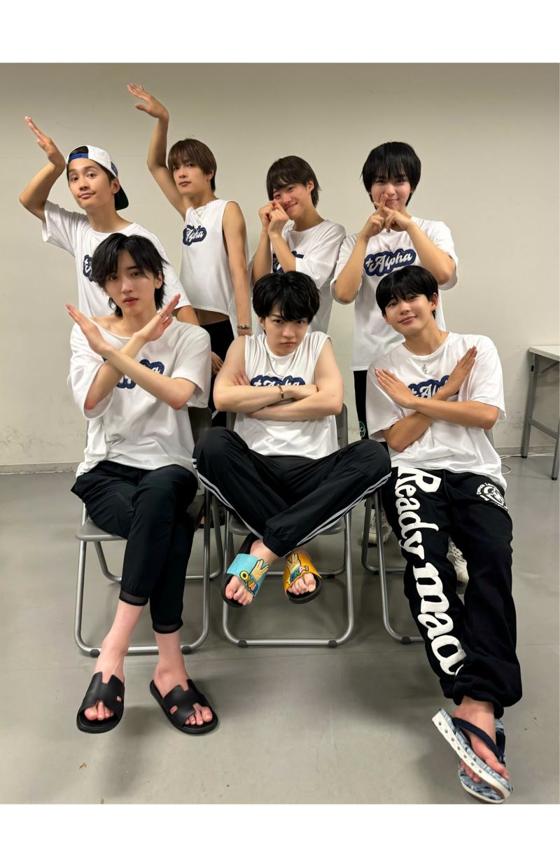 10月6日、Xでファンにライブツアーの完走を報告したなにわ男子（グループ公式Xより）