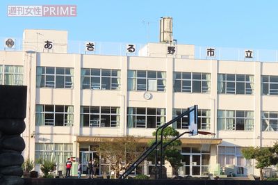 自称・元ジャニーズJr.教師が“上履き隠し”で逮捕、「高級車通勤」の自己顕示欲