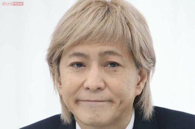 小室哲哉、金髪ロン毛の最新ショットが「その辺にいるおばちゃん」65歳と思えぬ絶好調アーティストの現在地