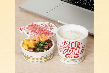 見た目はカップヌードル!　中身はお弁当!毎食ラーメン生活が味わえる、夢のようなお弁当箱