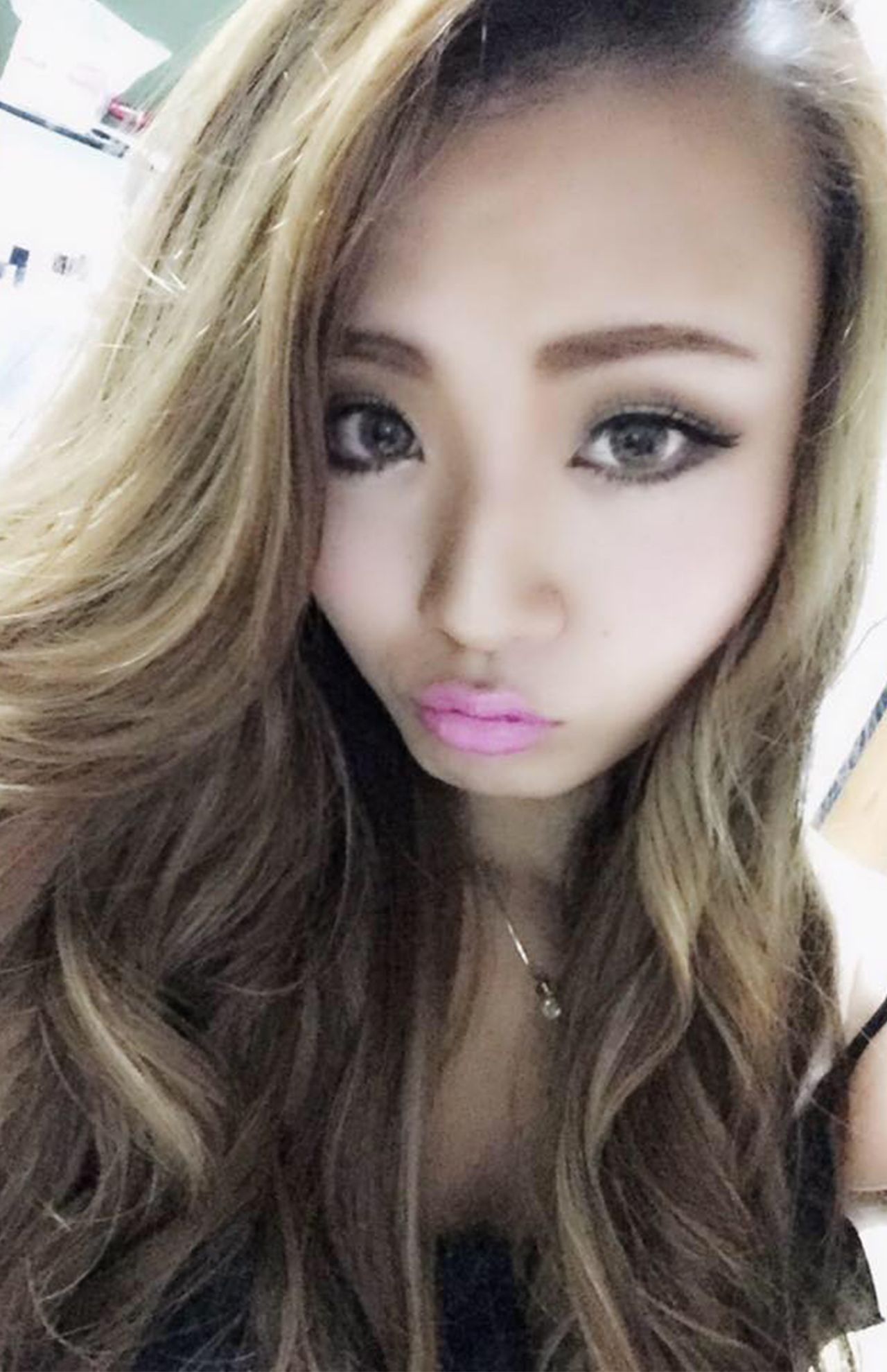 亡くなった初音さんは小顔のクールビューティーだった（SNSより）