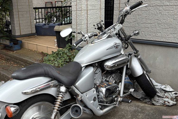 上野容疑者が愛車としていたバイク。メンテナンスする姿などが目撃されている