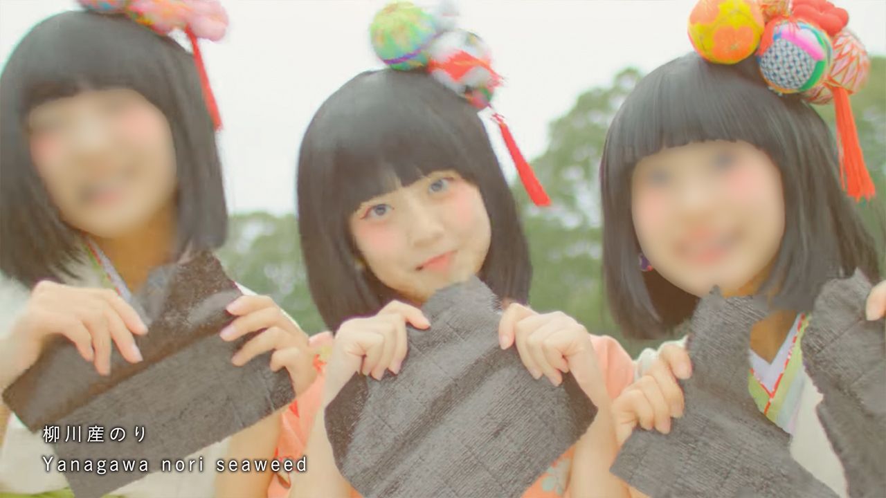 福岡のご当地アイドルだった時代の今田美桜（画像中央）。当時18歳だった（「SAGEMONGIRLSさげもんガールズ」YouTubeチャンネルより※画像は一部加工）