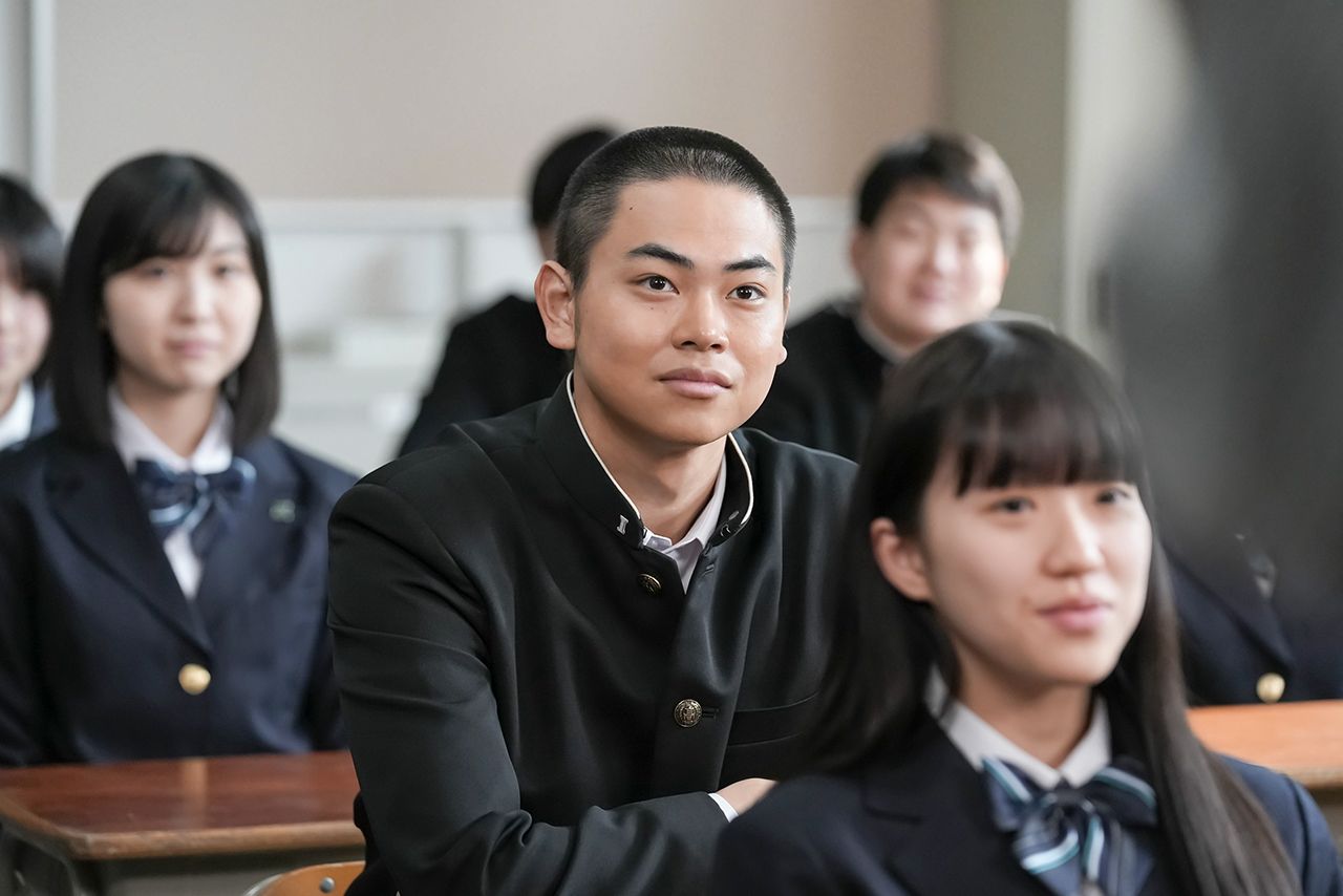 結は高校球児の四ツ木（佐野勇斗）や、幼なじみの陽太（菅生新樹）ら周囲の人に影響を受け成長