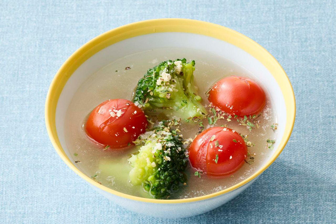 トマトとブロッコリーのだしスープ