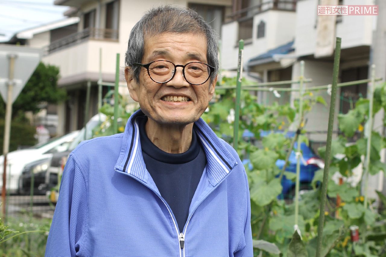 自宅付近の畑で野菜を育てる森永さん。体力が落ちてからは、庭に畑を移した　写真提供／森永卓郎さん