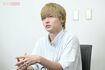 “自分の口から話したい”と取材に応じ、神妙な面持ちで話す元ジャニーズJr.の山本亮太