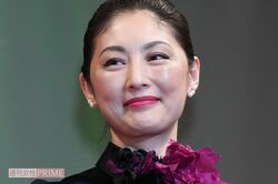 54歳・常盤貴子の“インナーなし”大胆スーツ姿にため息…エイジレスな美貌と能登復興支援を続ける「本物の品格」