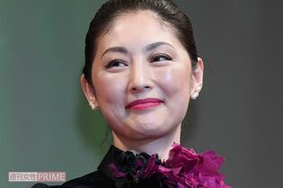 54歳・常盤貴子の“インナーなし”大胆スーツ姿にため息…エイジレスな美貌と能登復興支援を続ける「本物の品格」