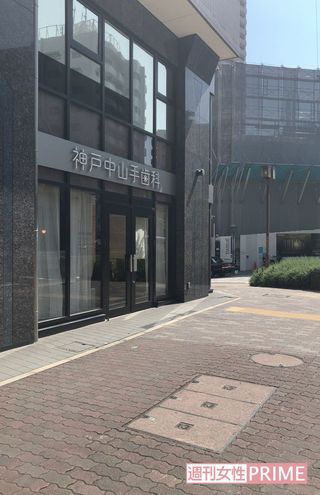 大通り沿いで、神戸市内の一等地にある橋本氏の歯科クリニック