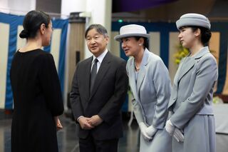 10月23日、東京都慰霊堂を訪問された天皇ご一家