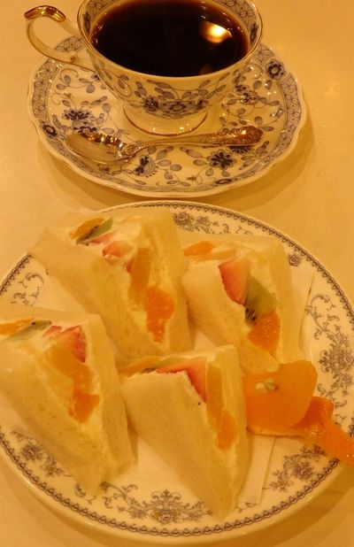 「冨士男」のフルーツサンド