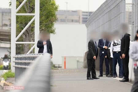 BTSが到着する時間帯には出入口付近に空港職員やSPが集結し、物々しい雰囲気に