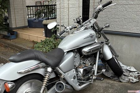 上野容疑者が愛車としていたバイク。メンテナンスする姿などが目撃されている