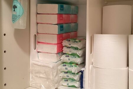 ストック類はまとめて収納、在庫管理もラクラク便利