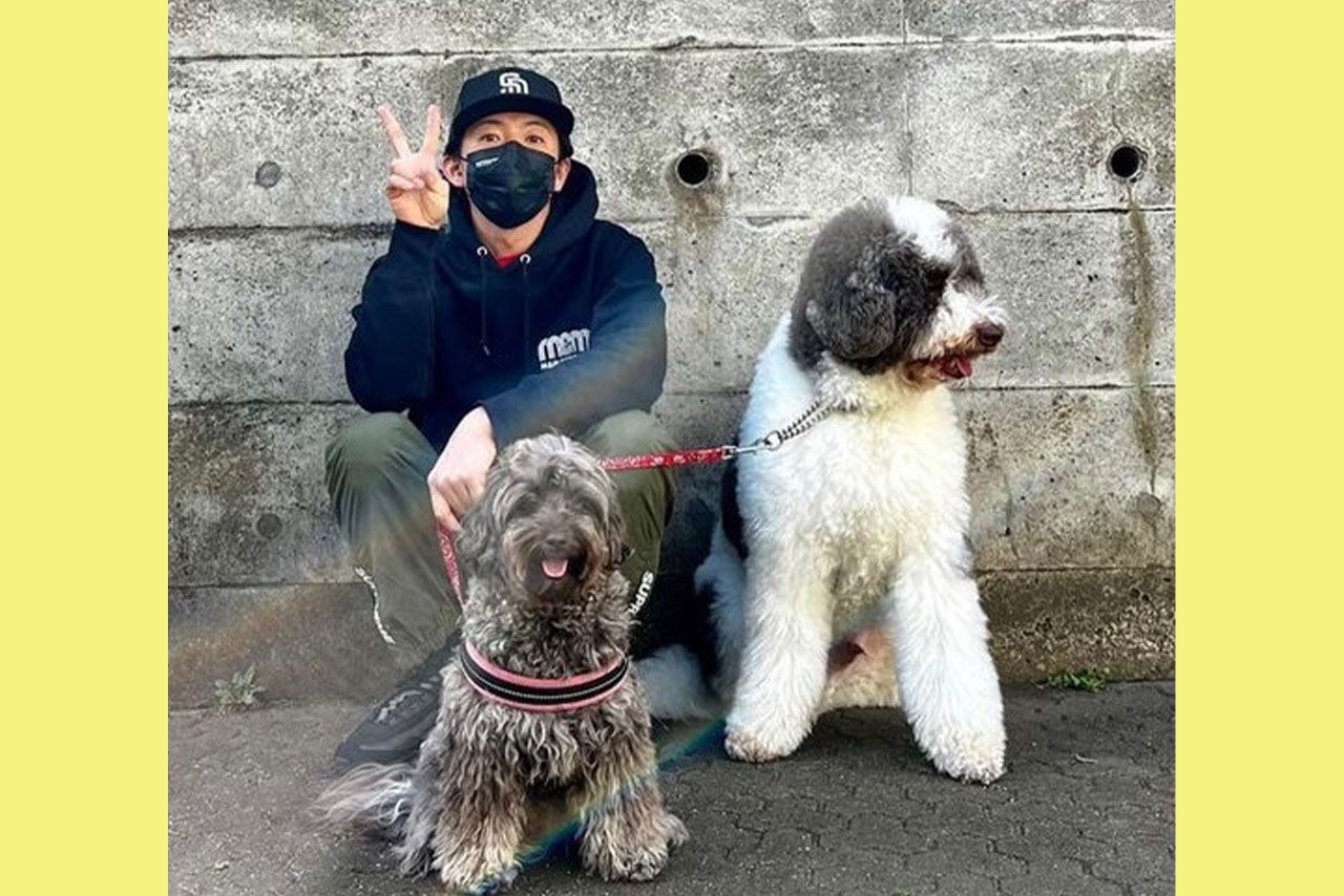木村拓哉。右がエトくん、左がアムちゃん（写真は本人インスタより）