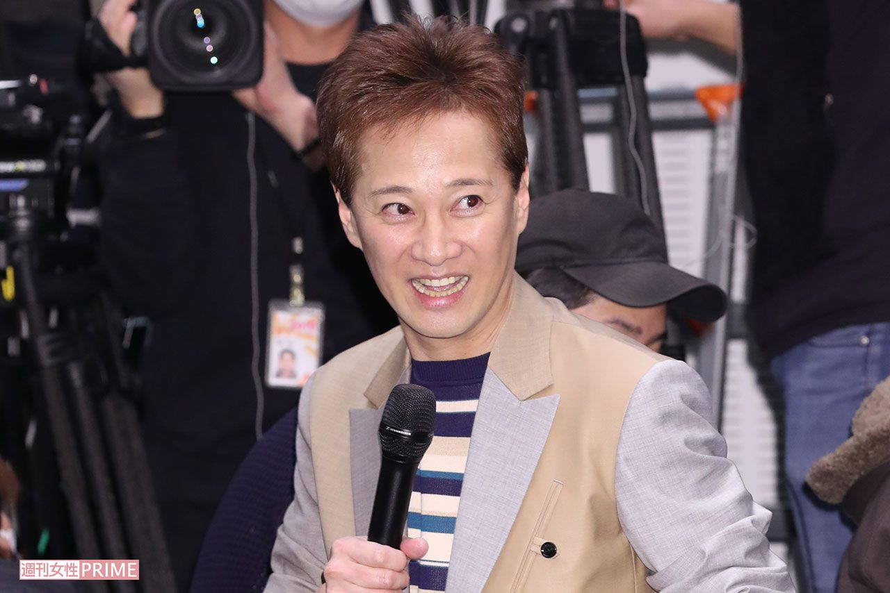 2月21日、ジャニーズ事務所からの退所会見を行った中居