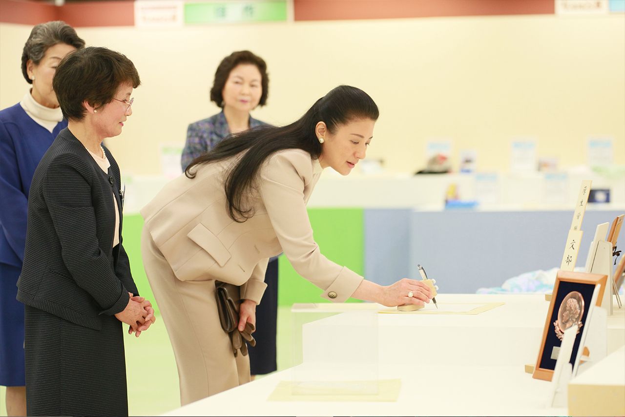 前回もおひとりで『なるほど展』に出品された便利グッズをお試しに（'09年3月）