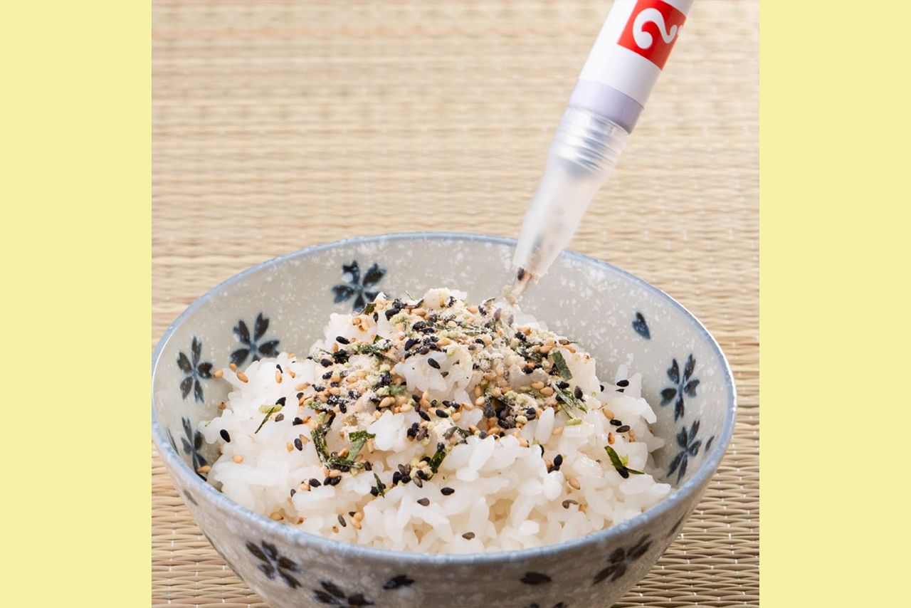 「？」のマークと「どんなものにもよく書ける」でおなじみの油性マーカー『マジックインキ』がふりかけに