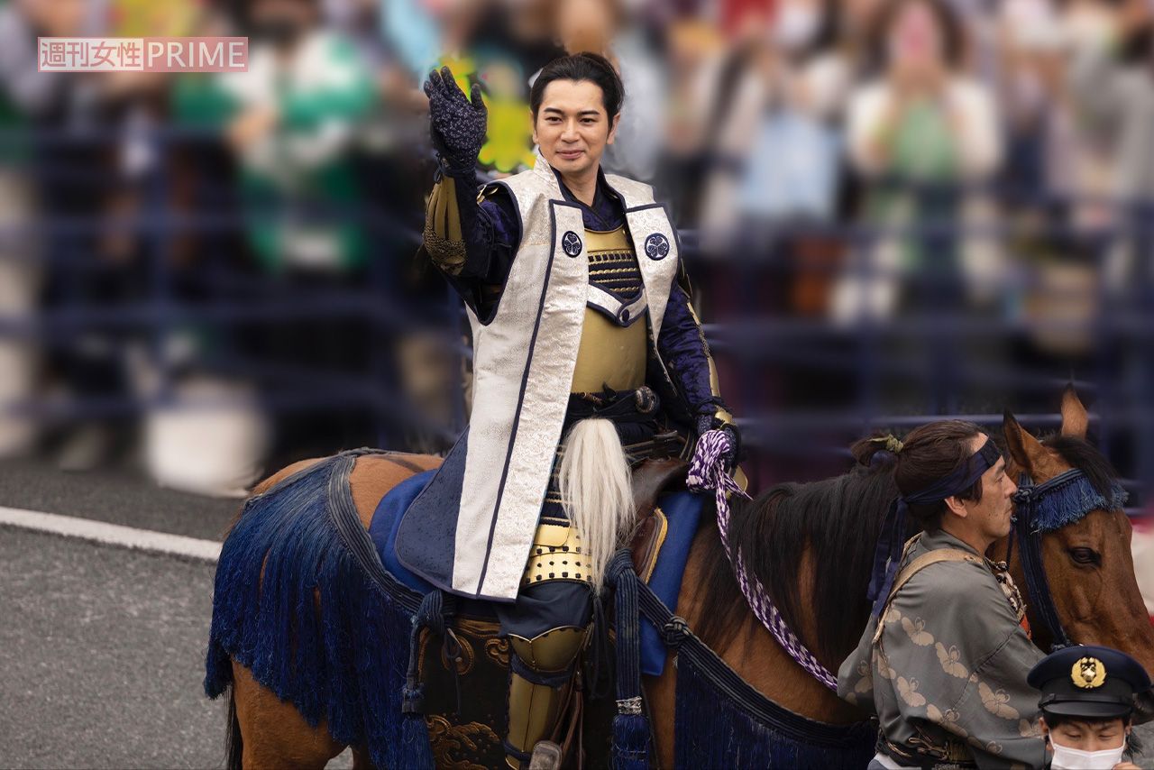 2023年5月に静岡県で行われた『浜松まつり』で松本潤は劇中の衣装で武者行列に参加