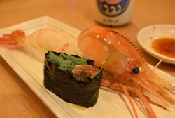 『回転寿しトリトン』のでっかいぼたんえび